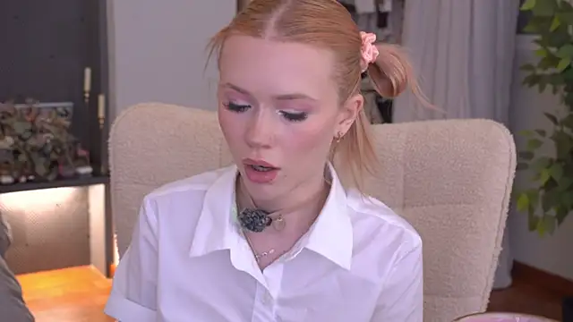 Snapshot of LexieLoree chatting on 06.29.26 LexieLoree online show from 06.29.26