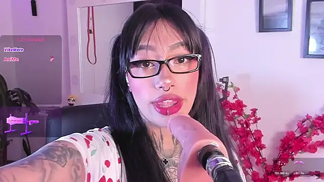 Akari1 Mischief online show from 04.17.26