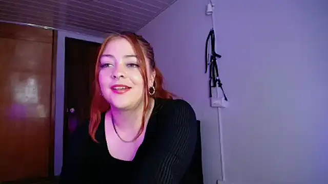 Snapshot of Layna_cold chatting on 02.13.25 Layna cold online show from 02.13.25
