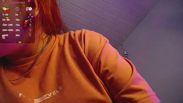 Snapshot of Layna_cold chatting on 02.18.25 Layna cold online show from 02.18.25