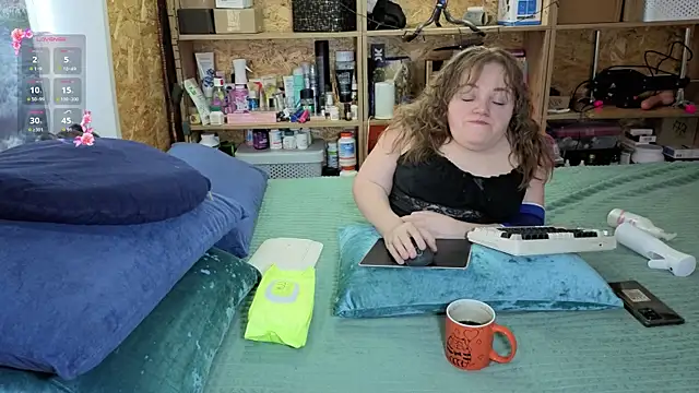 Snapshot of MiniNatalie chatting on 01.18.26 MiniNatalie online show from 01.18.26