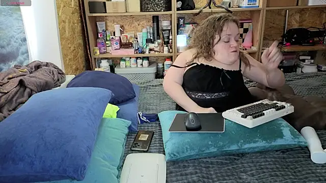 Snapshot of MiniNatalie chatting on 02.01.26 MiniNatalie online show from 02.01.26