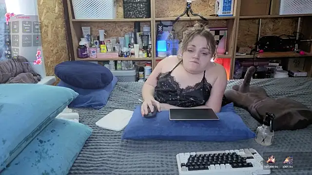 Snapshot of MiniNatalie chatting on 02.24.26 MiniNatalie online show from 02.24.26