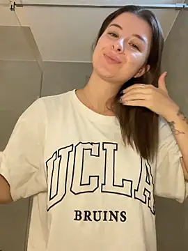 Mia-Minou online show from 09.22.25