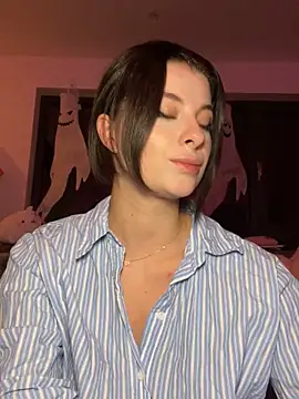 Mia-Minou online show from 10.16.25