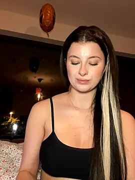 Mia-Minou online show from 10.31.25