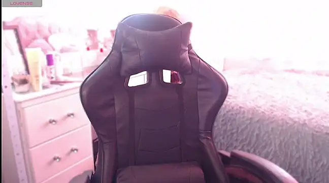 Snapshot of Beamber_ chatting on 03.16.25 Beamber online show from 03.16.25