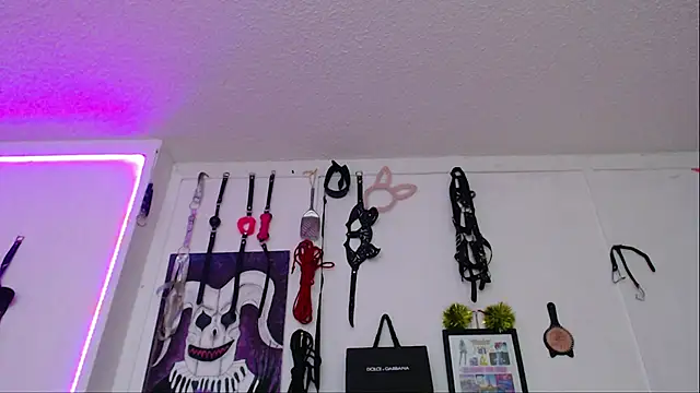 Eloise-brown online show from 02.15.25