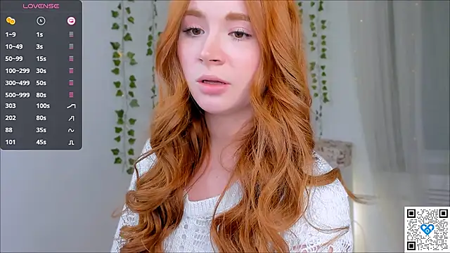 Snapshot of Freckle_Diyana chatting on 01.10.25 Freckle Diyana online show from 01.10.25