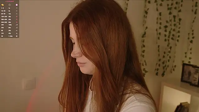 Snapshot of Freckle_Diyana chatting on 10.11.25 Freckle Diyana online show from 10.11.25