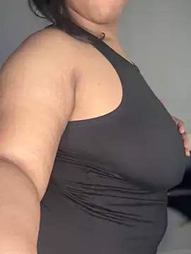 MissAriisback online show from 09.11.25