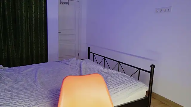 VioletCatt online show from 11.29.25