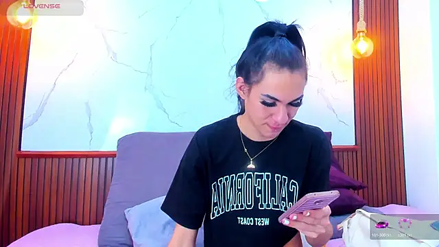 Mia thompson 19 online show from 11.14.25