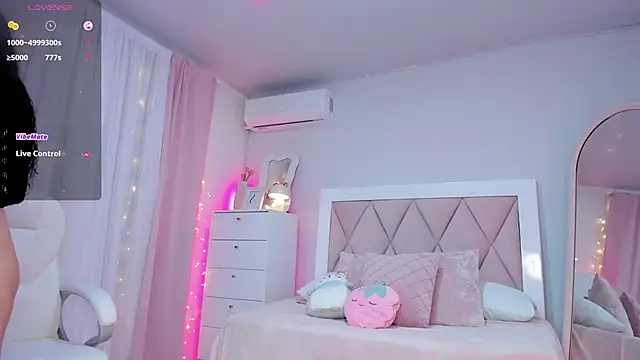 Snapshot of ania_sweet18 chatting on 02.22.25 ania sweet18 online show from 02.22.25