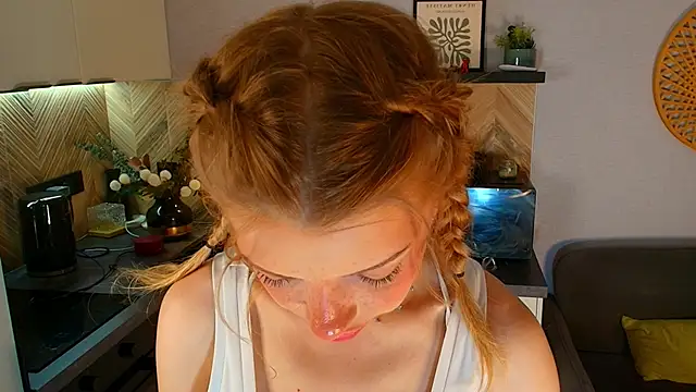 Snapshot of Hannah_Carr chatting on 06.12.26 Hannah Carr online show from 06.12.26