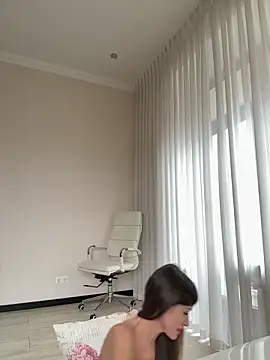 Hott Lolla online show from 02.20.25