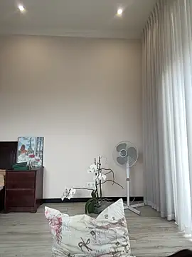 Hott Lolla online show from 09.12.25