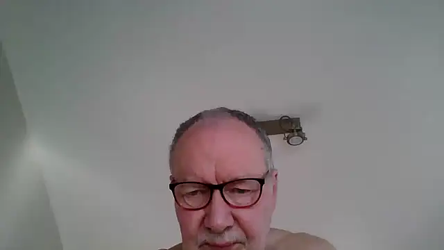 Snapshot of jimmybenido chatting on 04.24.26 jimmybenido online show from 04.24.26