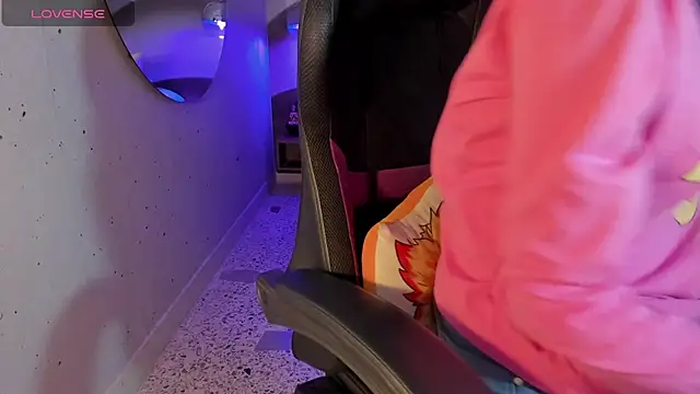 IamNayuta online show from 09.12.25