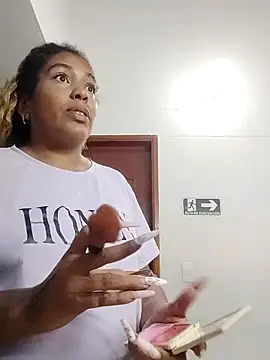 ELLA KELLY online show from 11.18.25