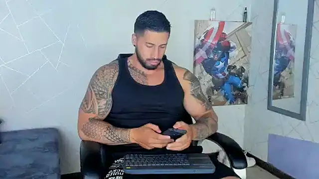 Snapshot of Cristian_Walker chatting on 01.21.25 Cristian Walker online show from 01.21.25
