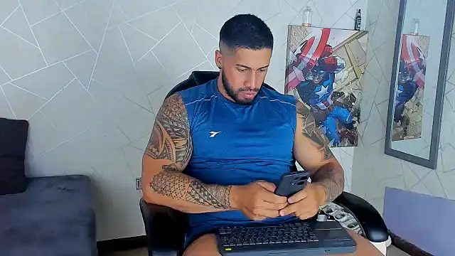 Snapshot of Cristian_Walker chatting on 01.27.25 Cristian Walker online show from 01.27.25