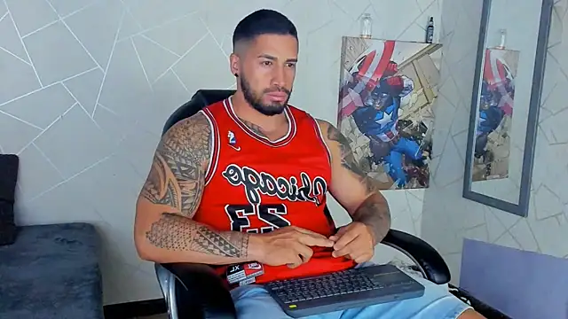 Snapshot of Cristian_Walker chatting on 01.28.25 Cristian Walker online show from 01.28.25