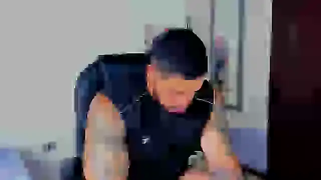 Snapshot of Cristian_Walker chatting on 02.01.25 Cristian Walker online show from 02.01.25