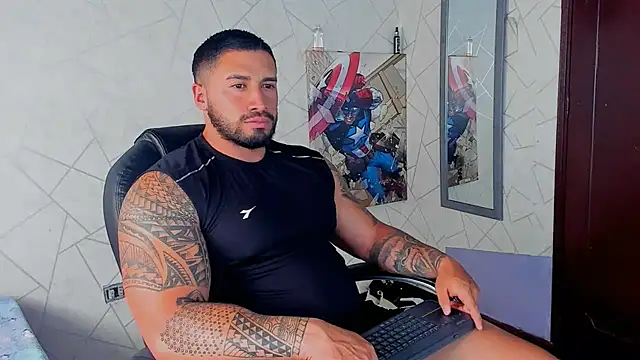 Snapshot of Cristian_Walker chatting on 02.01.25 Cristian Walker online show from 02.01.25