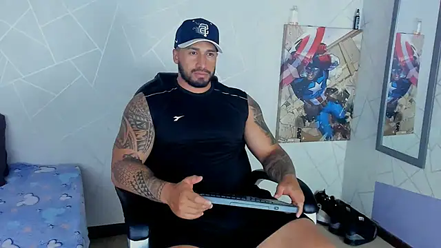 Snapshot of Cristian_Walker chatting on 02.05.25 Cristian Walker online show from 02.05.25