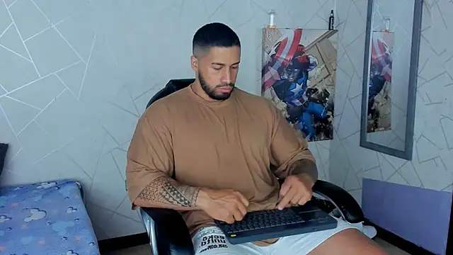 Snapshot of Cristian_Walker chatting on 02.11.25 Cristian Walker online show from 02.11.25