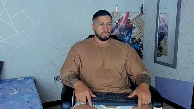 Snapshot of Cristian_Walker chatting on 02.11.25 Cristian Walker online show from 02.11.25