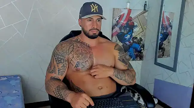 Snapshot of Cristian_Walker chatting on 02.19.25 Cristian Walker online show from 02.19.25