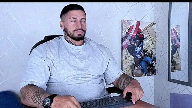 Snapshot of Cristian_Walker chatting on 10.11.25 Cristian Walker online show from 10.11.25