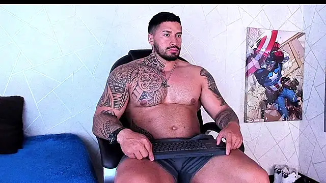 Snapshot of Cristian_Walker chatting on 10.16.25 Cristian Walker online show from 10.16.25