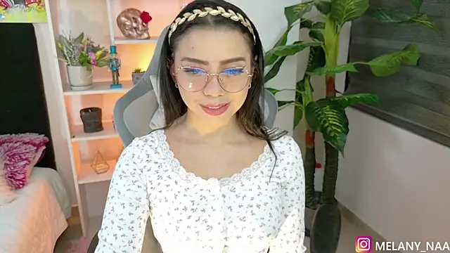 melany naa online show from 09.26.25