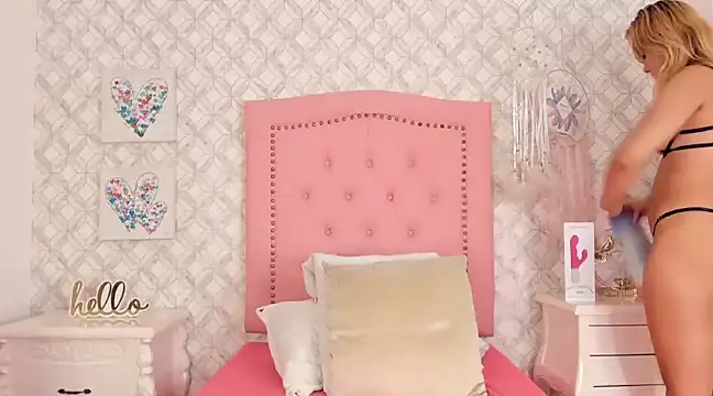 Sara  Williams online show from 01.10.25