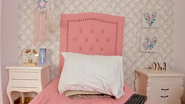 Sara  Williams online show from 02.09.25