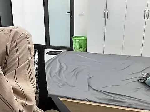 Louis Baby online show from 11.27.25