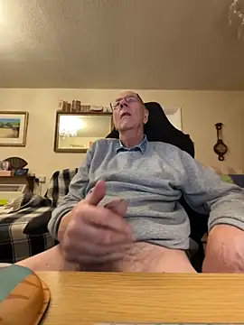 Snapshot of cutaboverest chatting on 11.28.25 cutaboverest online show from 11.28.25