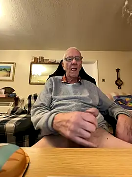 Snapshot of cutaboverest chatting on 11.30.25 cutaboverest online show from 11.30.25