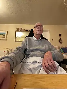 Snapshot of cutaboverest chatting on 12.16.25 cutaboverest online show from 12.16.25