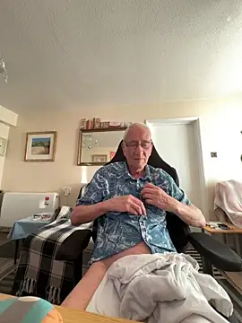 Snapshot of cutaboverest chatting on 02.01.26 cutaboverest online show from 02.01.26