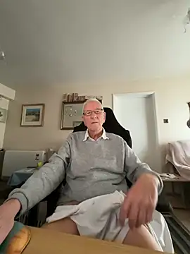 Snapshot of cutaboverest chatting on 02.04.26 cutaboverest online show from 02.04.26