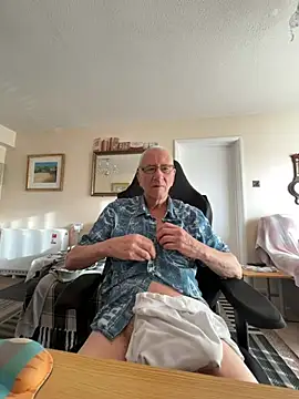 Snapshot of cutaboverest chatting on 02.13.26 cutaboverest online show from 02.13.26