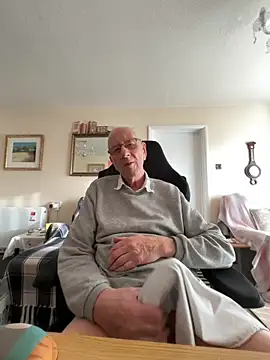 Snapshot of cutaboverest chatting on 02.15.26 cutaboverest online show from 02.15.26