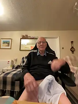 Snapshot of cutaboverest chatting on 02.23.26 cutaboverest online show from 02.23.26