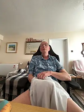 Snapshot of cutaboverest chatting on 03.05.26 cutaboverest online show from 03.05.26