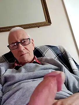 Snapshot of cutaboverest chatting on 03.12.26 cutaboverest online show from 03.12.26