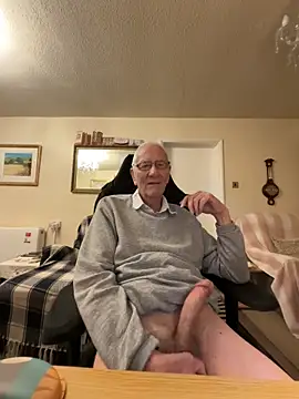 Snapshot of cutaboverest chatting on 03.17.26 cutaboverest online show from 03.17.26